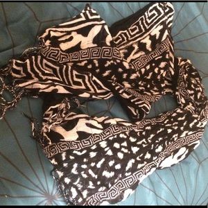 LOT OF SCARFS BLACK AND WHITE SILVER